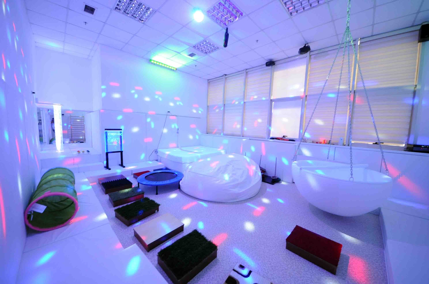 Engelliler Sarayı sayesinde hayata dokunmaya başladı